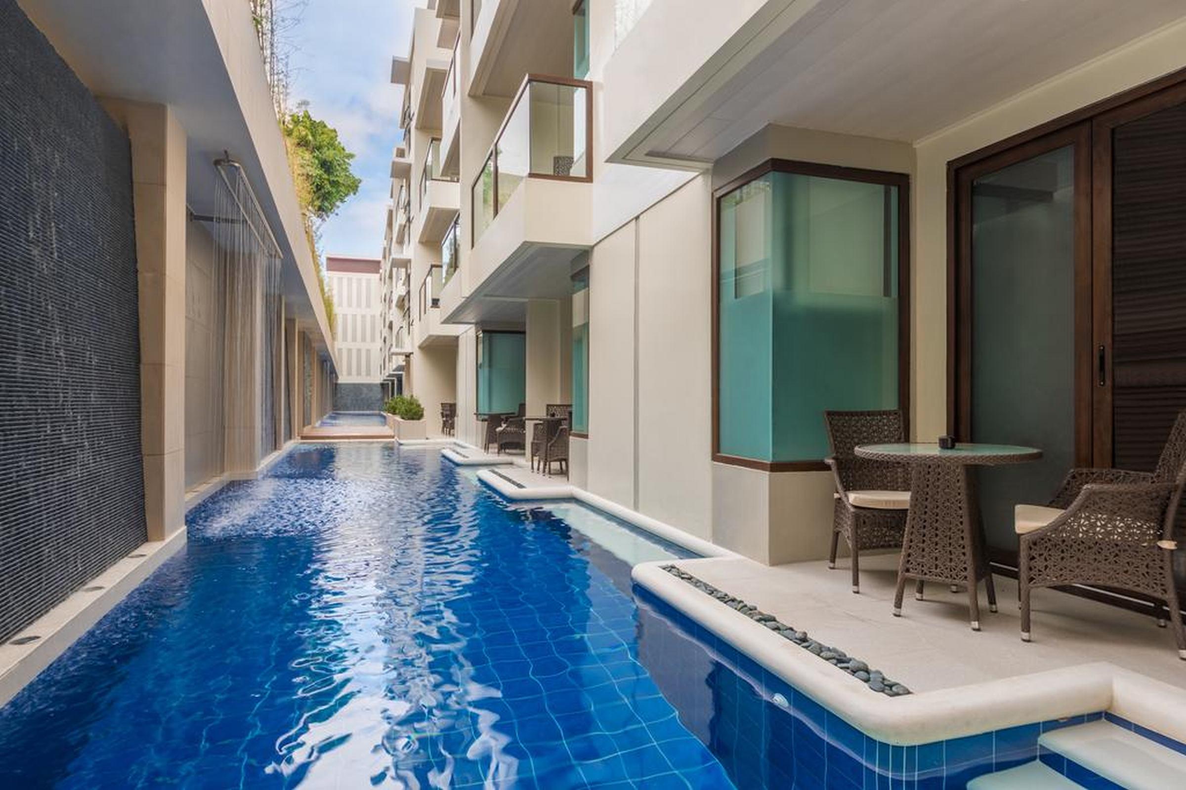 Henann Prime Beach Resort Balabag  Zewnętrze zdjęcie Swim-up rooms at the Hard Rock Hotel